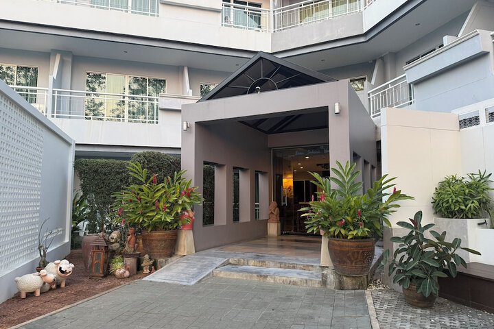 Hotel Entry