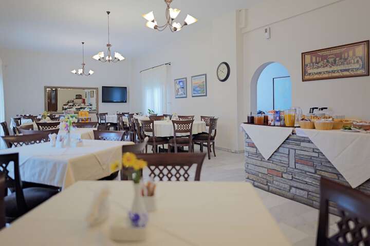 Dining 67 of 137