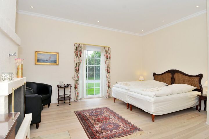 Room 3 of 42