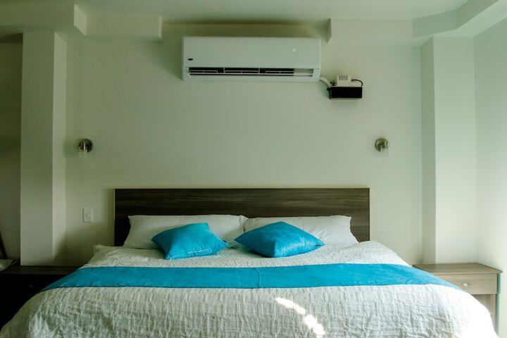 Room 6 of 10