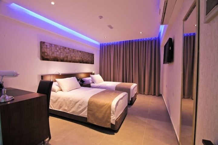 Room 7 of 48
