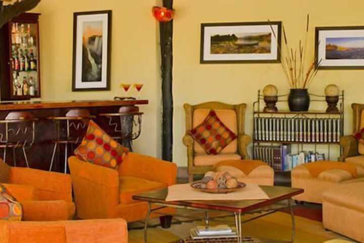 Lounge 15 of 20