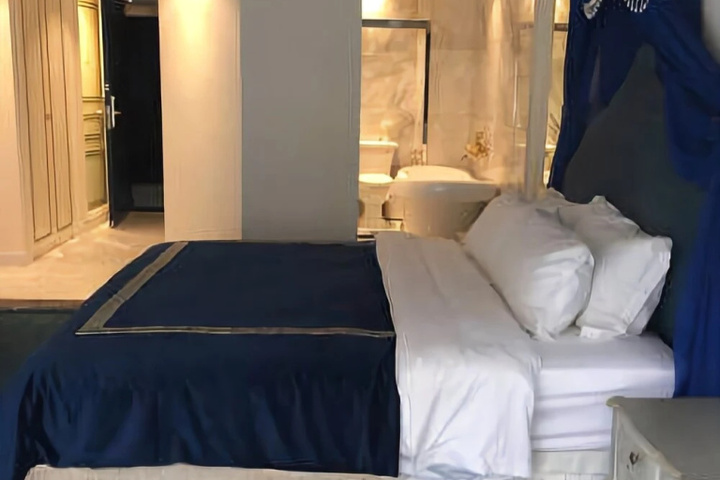 Room 16 of 17