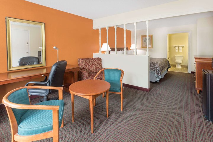 1 King Bed (8 of 9)