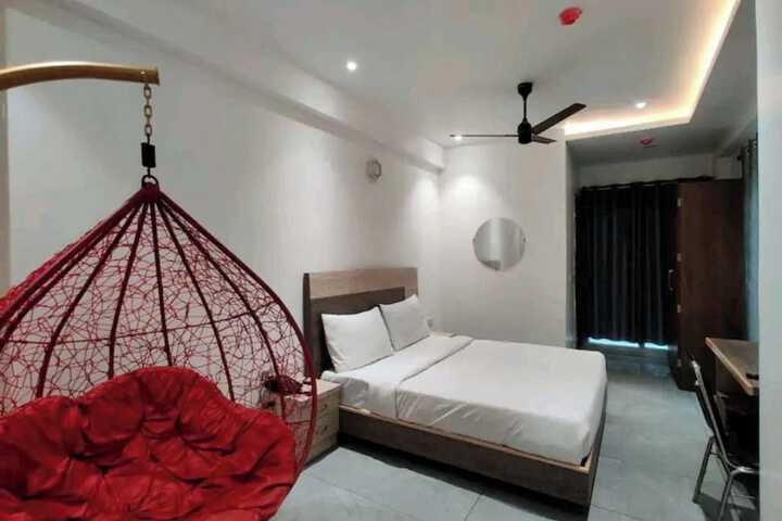 Room 4 of 11