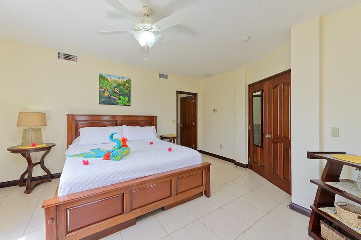 Room 20 of 328