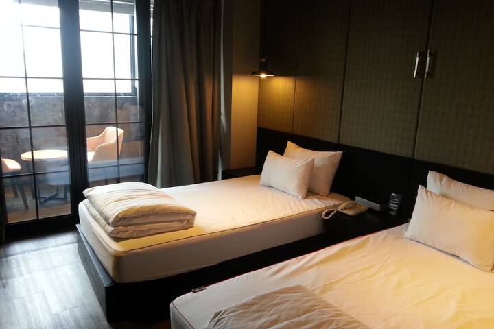 Room 13 of 35