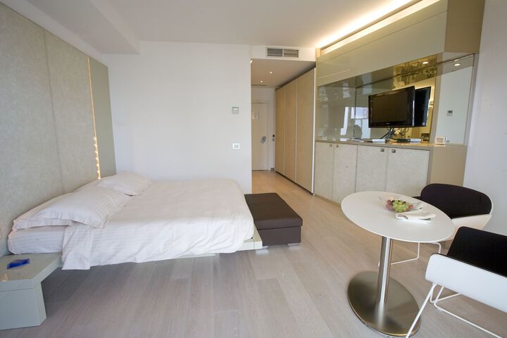 Room 7 of 82