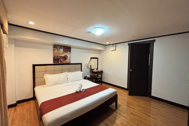 Room 3 of 61