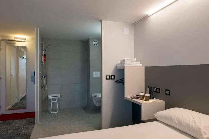 Room 10 of 36
