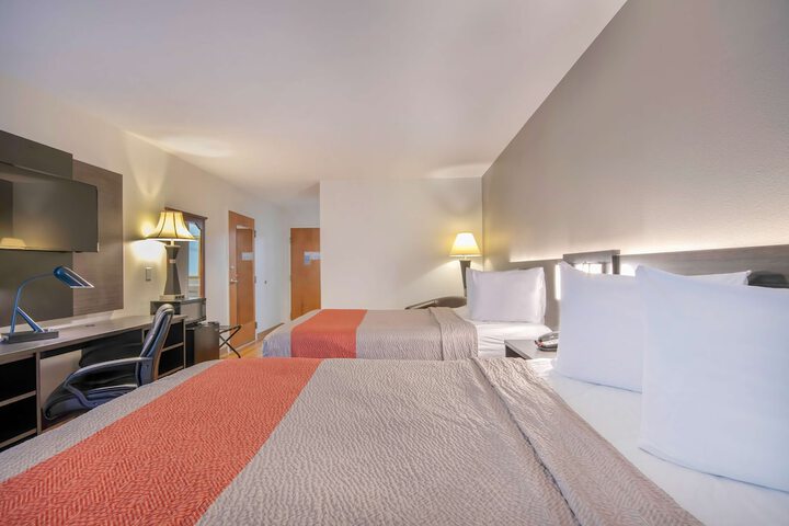 2 Queen Beds (1 of 7)