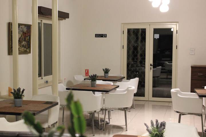 Dining 18 of 36