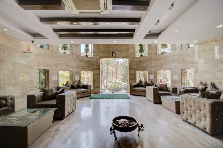 Entrance & Lobby