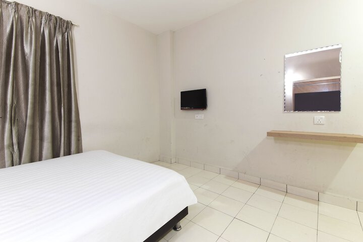 Room 7 of 32
