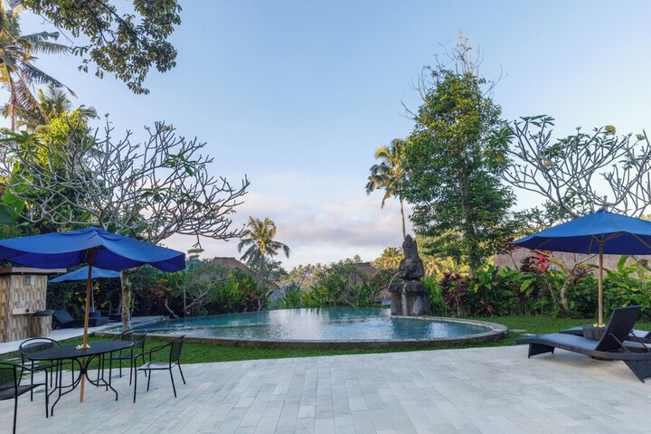 Pool 33 of 60
