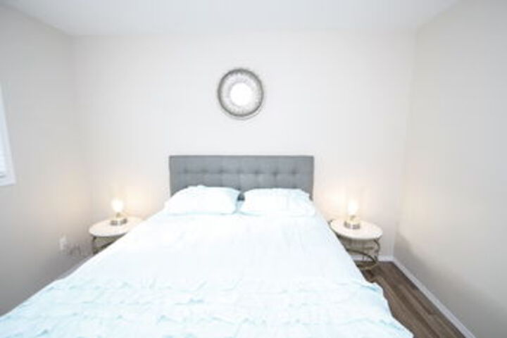 Room 8 of 33