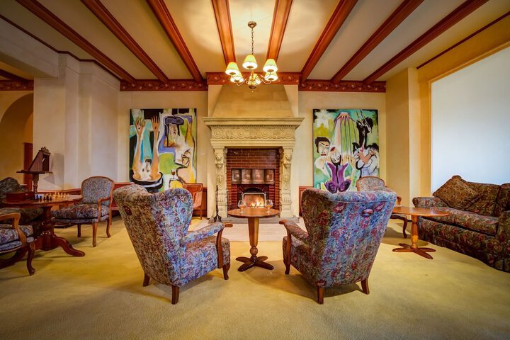 Entrance & Lobby