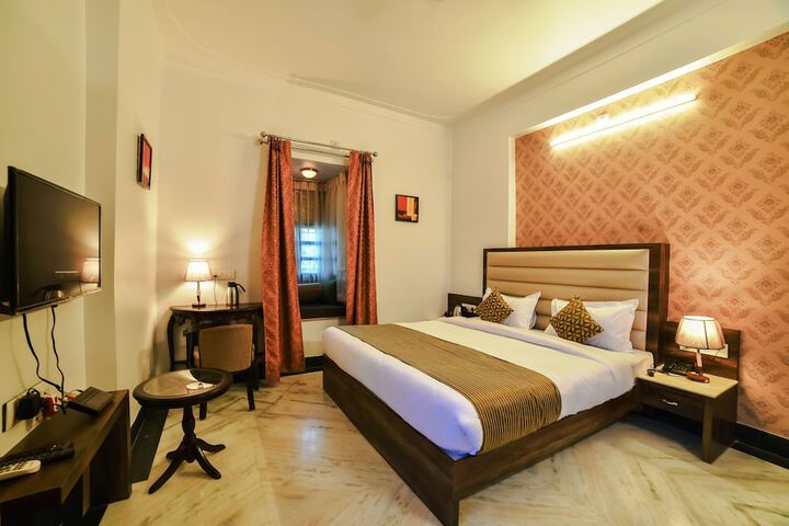 Room 6 of 32