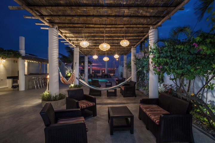 Hotel Exterior 27 of 30