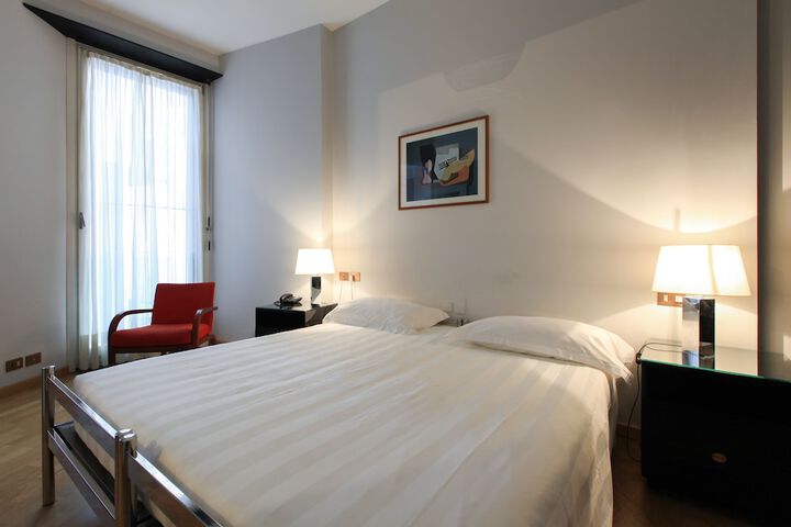 Room 3 of 106