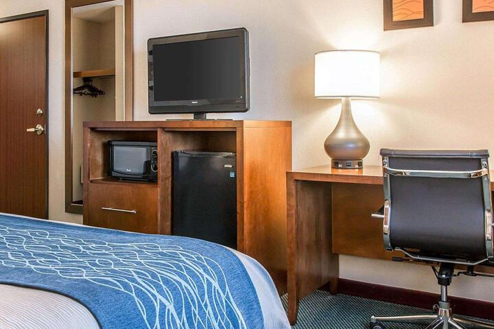 Standard King Bed Accessible (1 of 7)