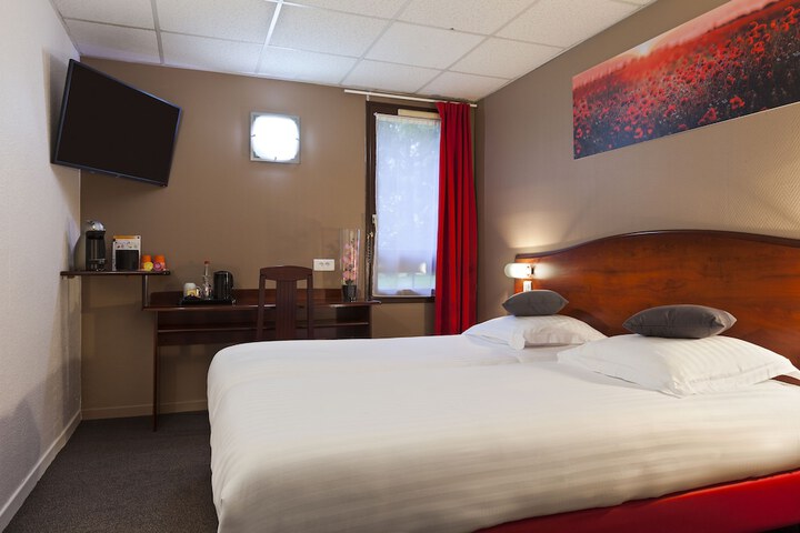 Room 11 of 28