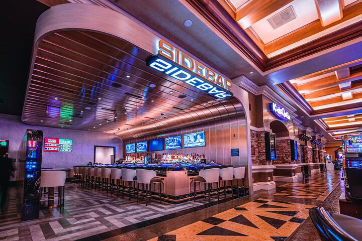 Poolside bar
