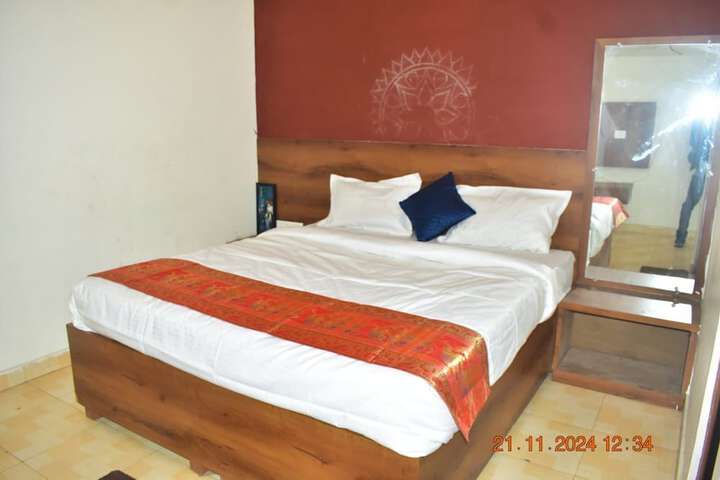 Room 7 of 11