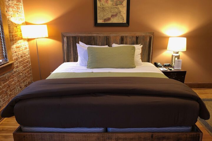 1 King Bed City View (35 of 58)
