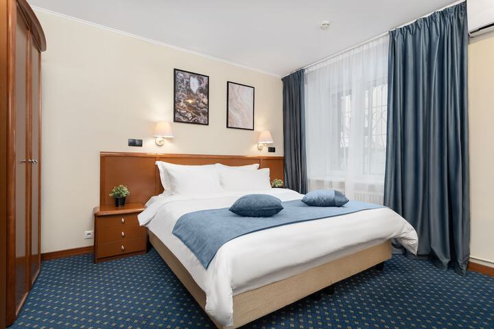 Room 10 of 28