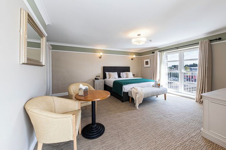 Room 52 of 119