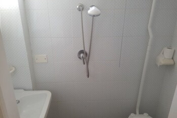 Room 5 of 32