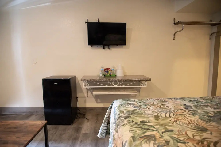 Room 3 of 18