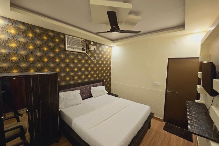 Room 4 of 23