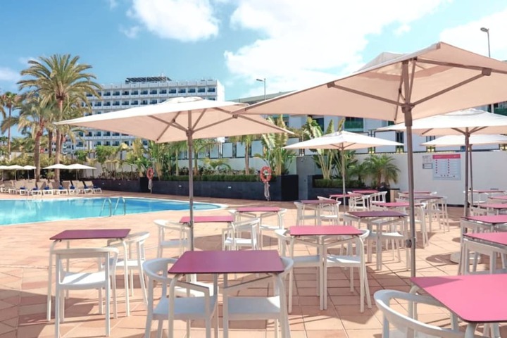 Hotel Pool