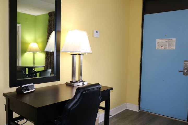 Room 9 of 24