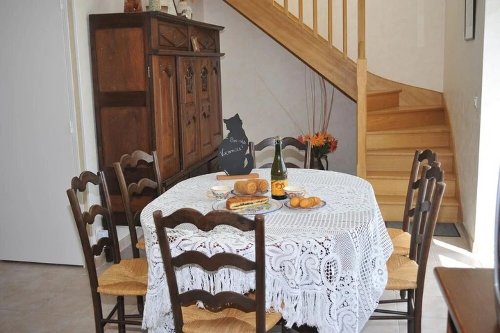 Dining 11 of 12