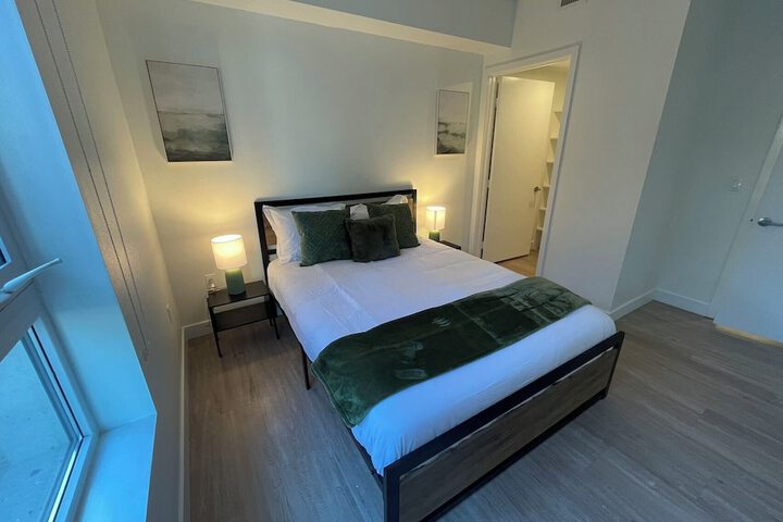Room 4 of 16