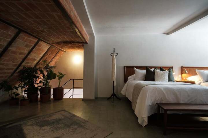 Room 25 of 222