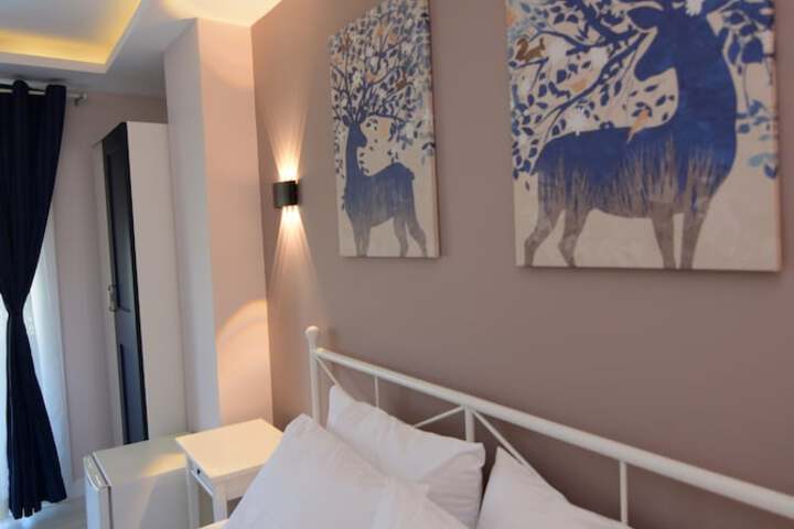 Room 4 of 38