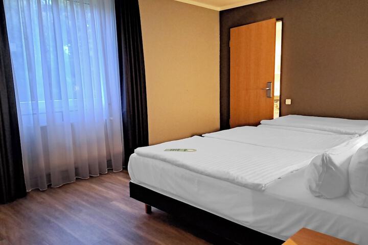 Room 13 of 84
