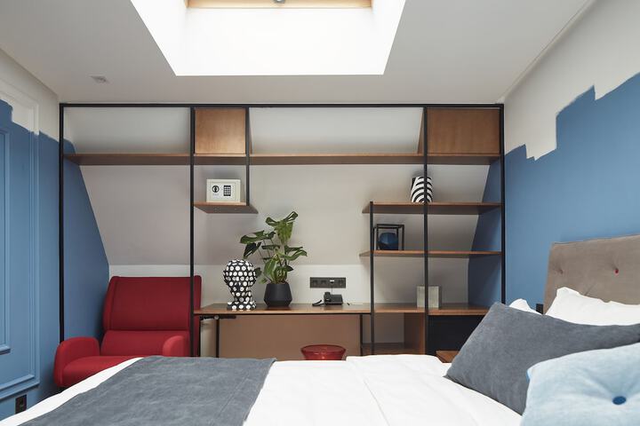 Room 14 of 80