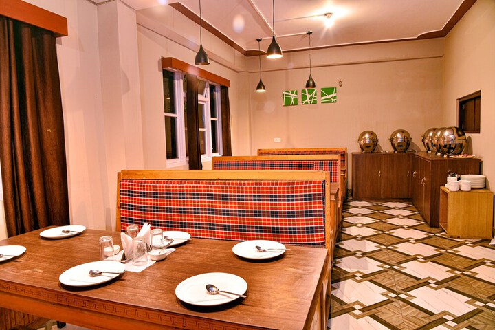 Dining 53 of 65