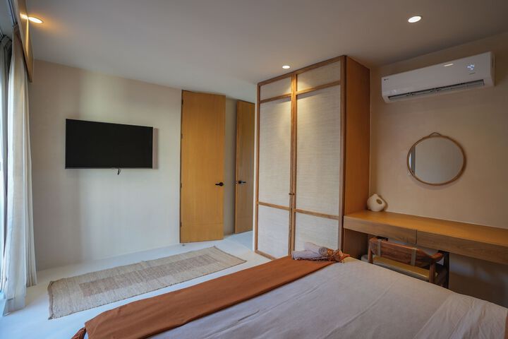 Room 7 of 80
