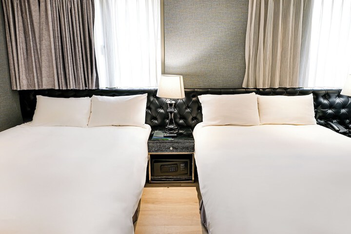 Room 93 of 146