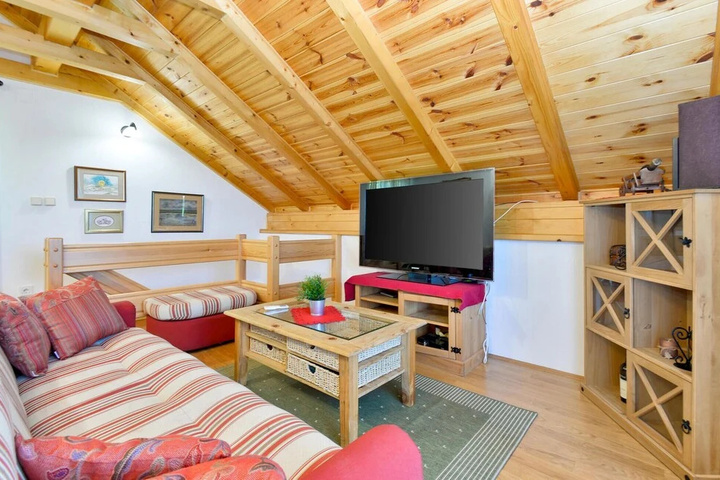 Room 6 of 18