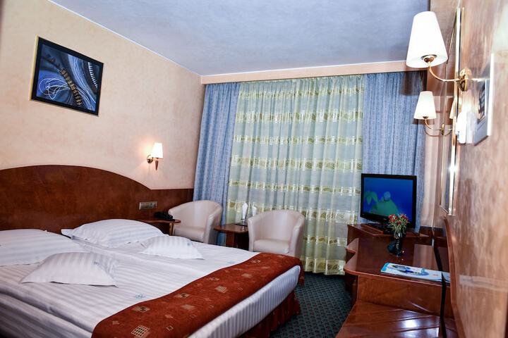 Room 14 of 27