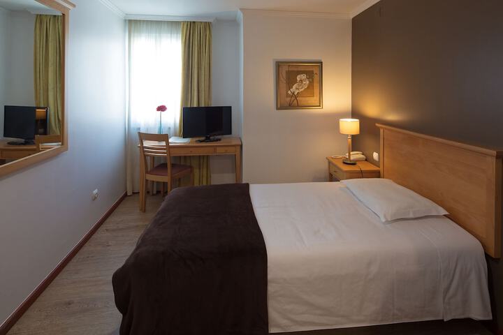 Room 6 of 24