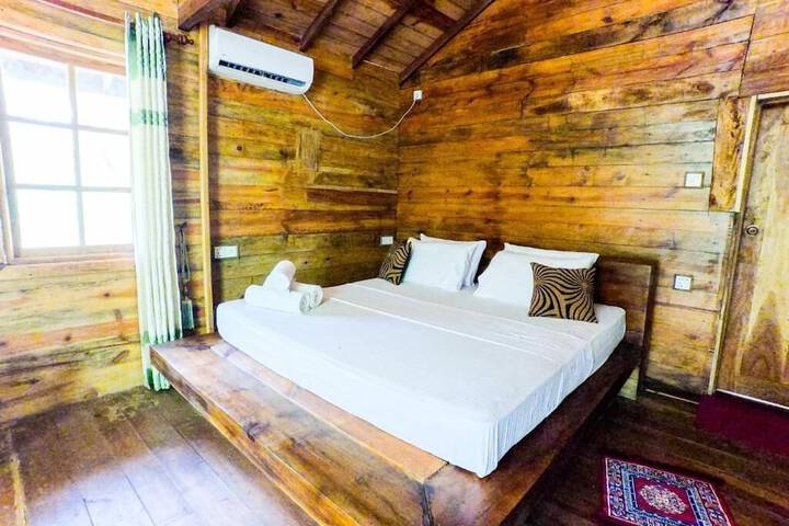 Room 2 of 10