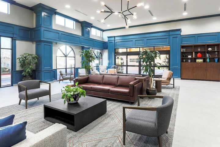Lobby lounge